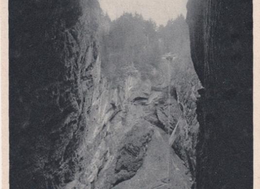 Pohled na vnitřrk Macochy a „Pekelného jícnu“. (nedatováno)