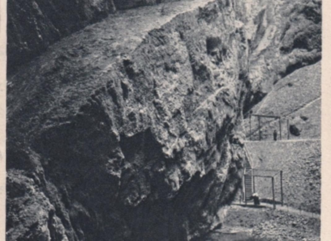 Ze dna propasti Macochy Prostory kolem Spodního jezírka a příchod na dno z Punkevních jeskyní (1922)