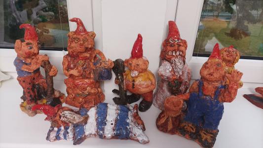 Skřítkové pro JNŠ z dílny ZUŠ Jeseník