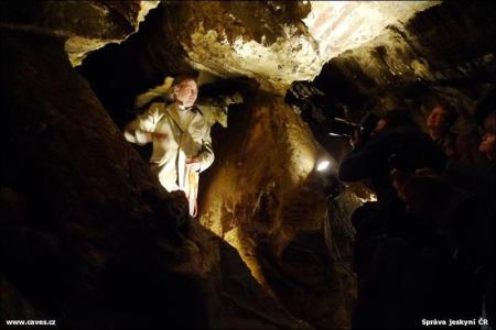 Restaurované nápisy v jeskyni Na Špičáku - historik Petr Jenč