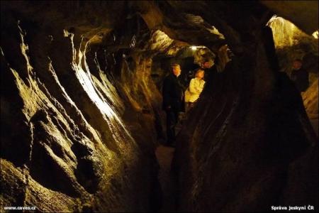 Restaurované nápisy v jeskyni Na Špičáku