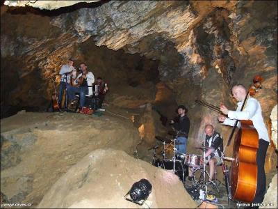 Koncert skupiny Docuku v rámci Cave Beat v ZAJ, 2012