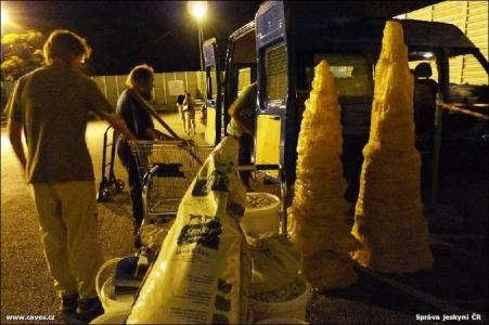 Dny jeskyní 2012 - výstava v zámku Ctěnice