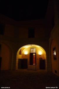 Dny jeskyní 2012 - výstava v zámku Ctěnice