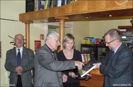 Křest knihy CHÚ ČR, svazek XIV. Jeskyně - křtí Fr. Skřivánek