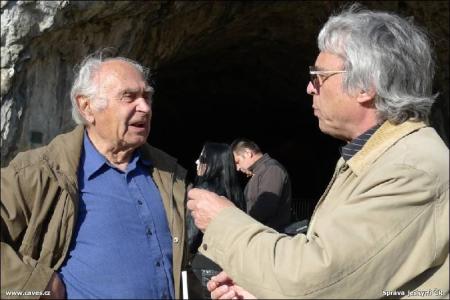 Křest ACTA SPELEOLOGICA - Kůlna v Kůlně - prof. R. Musil