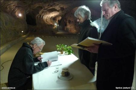 Křest ACTA SPELEOLOGICA - Kůlna v Kůlně - doc. Valoch