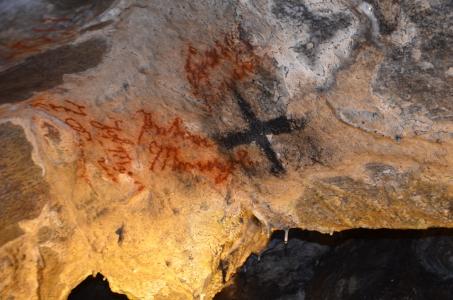 Restaurované nápisy v Jeskyni Na Špičáku, duben 2014