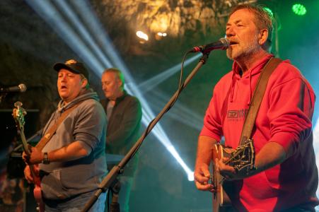 Koncert KEKS v jeskyni Výpustek, 13. 7. 2024