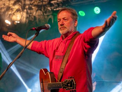 Koncert KEKS v jeskyni Výpustek, 13. 7. 2024