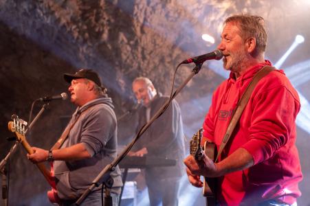 Koncert KEKS v jeskyni Výpustek, 13. 7. 2024