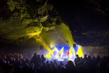 Koncert KEKS v jeskyni Výpustek, 13. 7. 2024