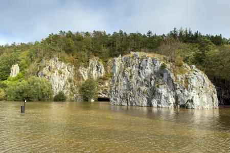 Povodňové jezero před Sloupsko-šošůvskými jeskyněmi 16. září 2024