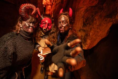 Mikuláš s partičkou v Mladečských jeskyních, 5. 12. 2024