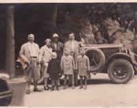 U Punkevních jeskyní 1929