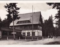 Moravský kras. Turistická chata ČOS na Macoše (1946)