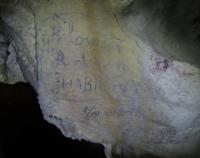 Historické podpisy v Chodbě překvapení Výpustku