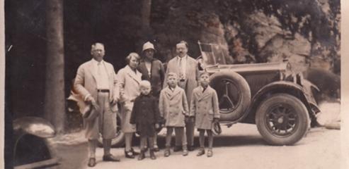 U Punkevních jeskyní 1929