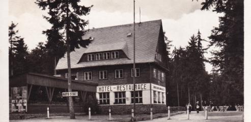 Moravský kras. Turistická chata ČOS na Macoše (1946)